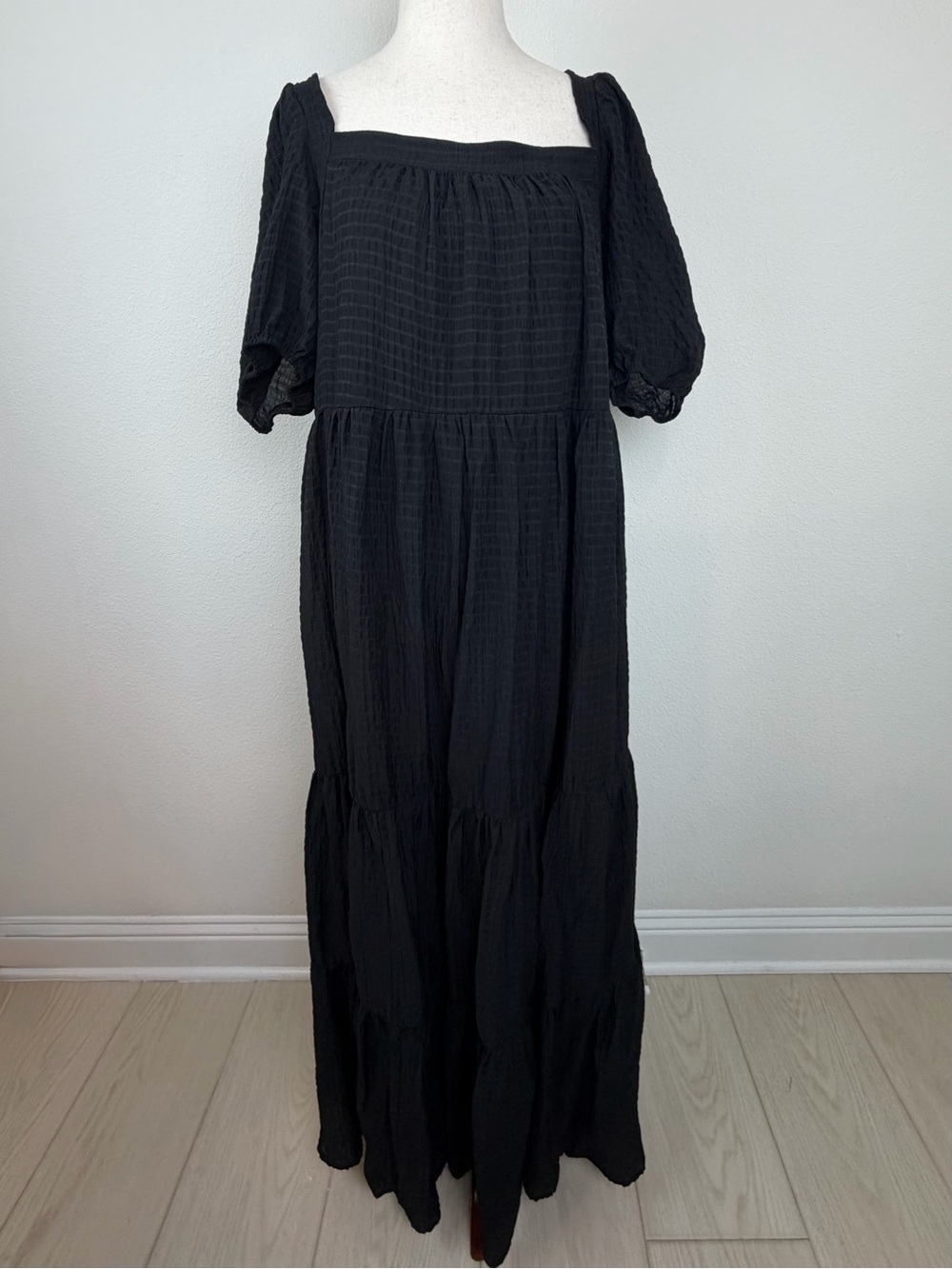 By Anthropologie Tiered Puff-Sleeve Maxi Dress in Black Size Large - Picture 5 of 14